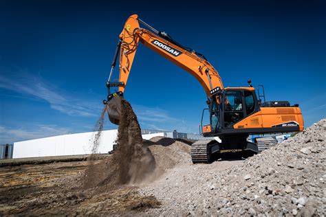 Doosan Unveils New DX225LC